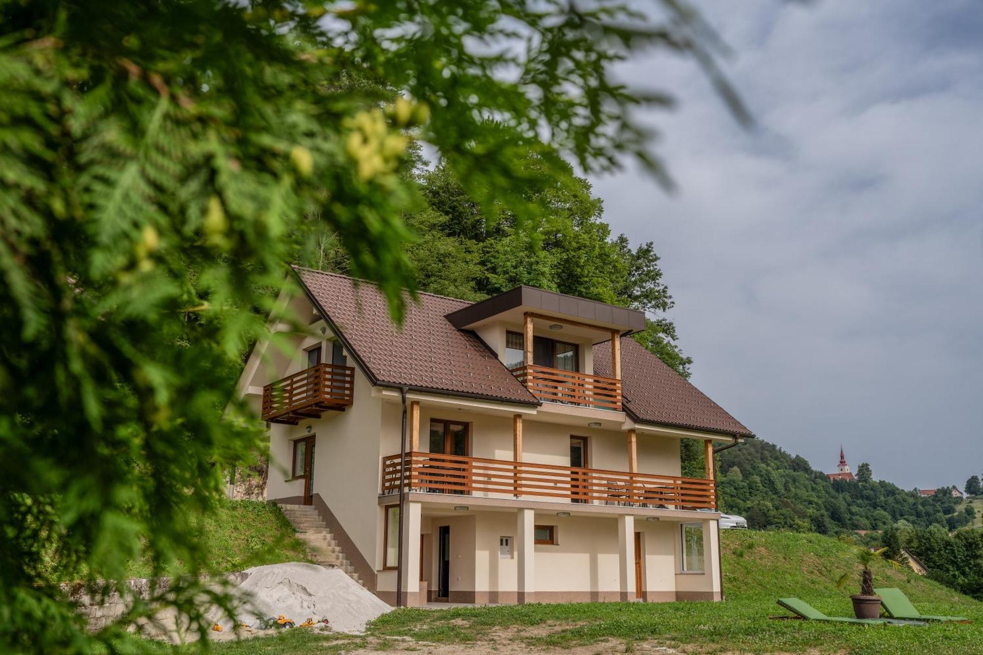 Ribnik Stari Trg Lesicno