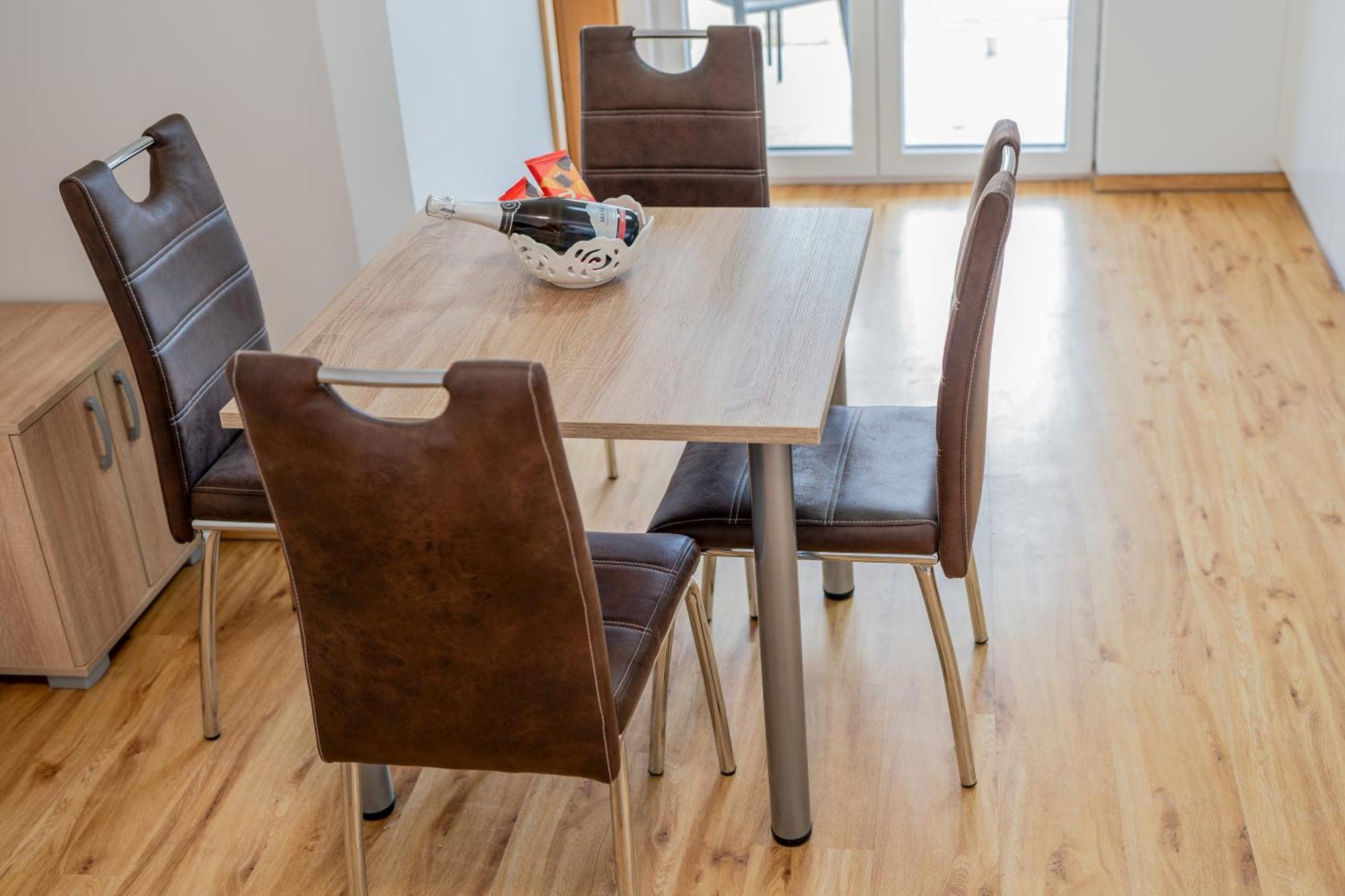 Ribnik Stari Trg Apartment Lesicno
